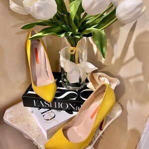 Lauren Marinis Gilda pump